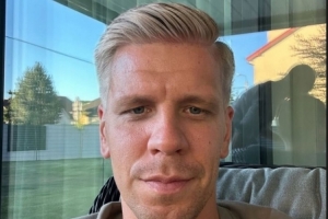 黄金甲体育-浅金色头发！什琴斯尼社媒@亚马尔、莱万、加维：我们都会犯错