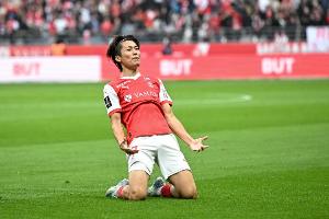 黄金甲体育-队报：贝西克塔斯有意中村敬斗，已经向兰斯报价1500万欧