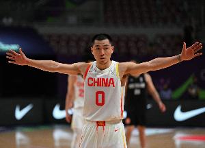 黄金甲体育-高诗岩和他闪亮的夏天：防到对手寝食难安，拼到质疑烟消云散