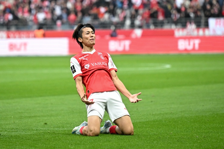 黄金甲体育-兰斯未回应比利亚雷亚尔关窗前对中村敬斗的1800万欧元附加奖金报价