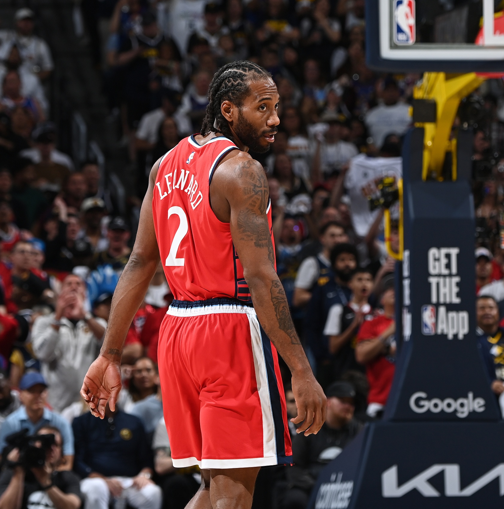 黄金甲体育官网-文胖：小卡效力快船六载，场外调查诉讼与健康困扰持续不断