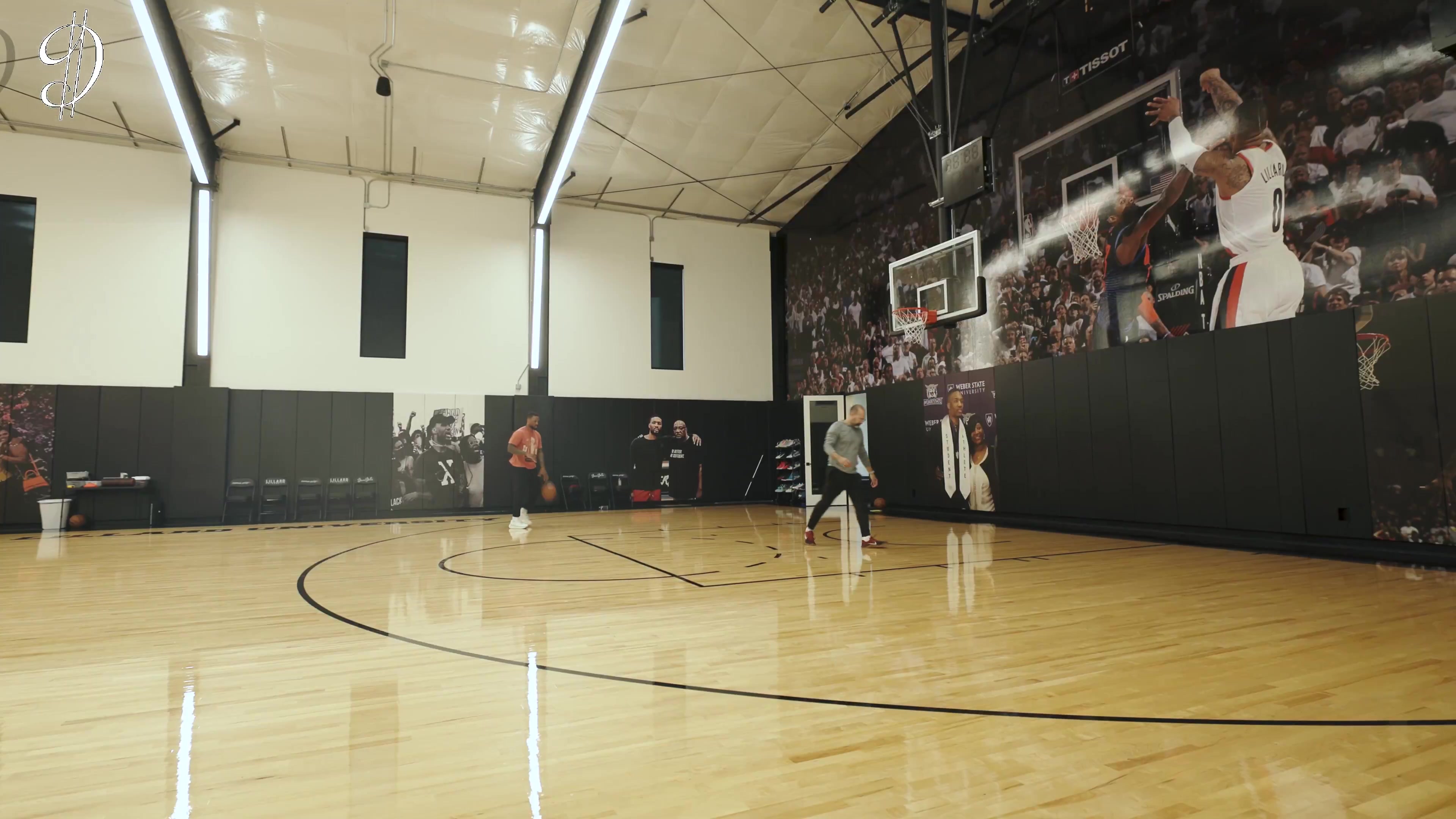 黄金甲体育-利拉德社媒发布训练动态：球场回归，展示投篮与跑步训练片段