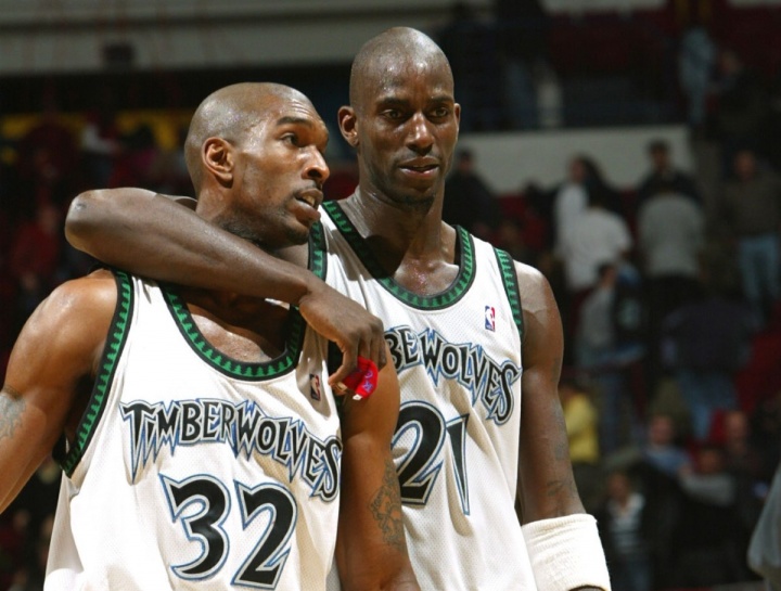 黄金甲体育官网-小卡结果将如何？森林狼2000年阴阳合同成为NBA管理层的永恒噩梦