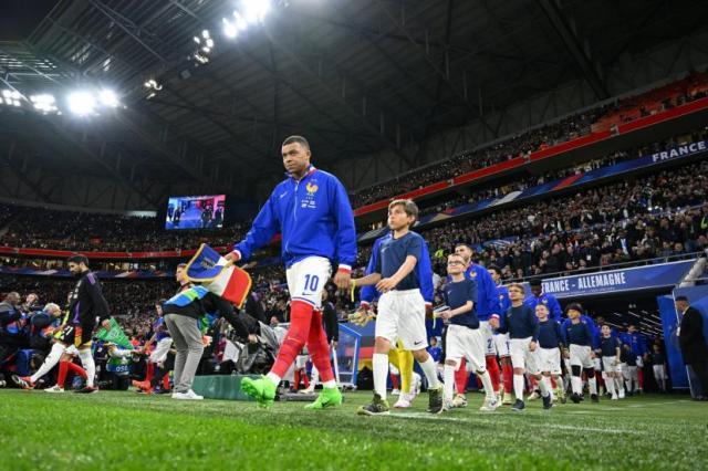 黄金甲体育官网-姆巴佩如何融入巴黎锋群，德尚能否复制恩里克？