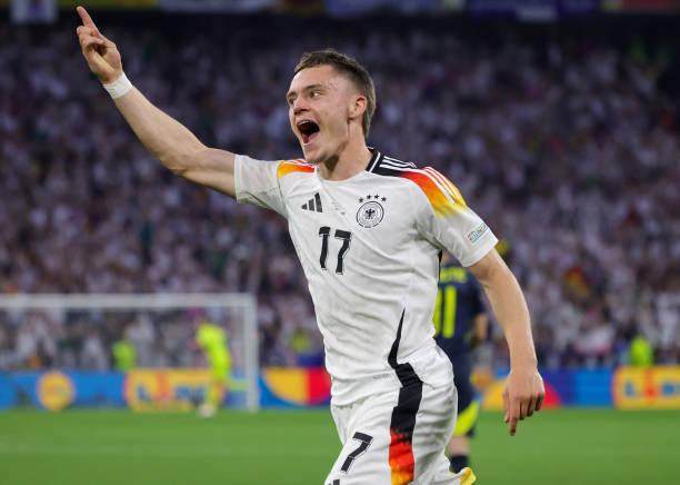 黄金甲体育官网-德国英雄出少年！维尔茨和穆西亚拉为战车赋能