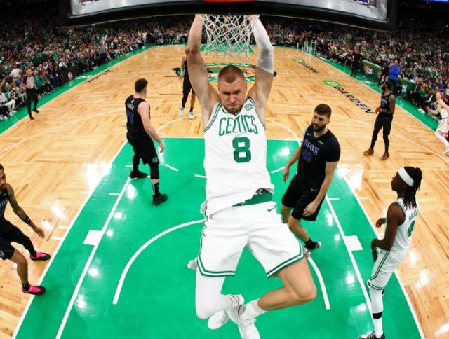 黄金甲体育官网-推迟手术强行复出 波尔津吉斯为冠军不计代价