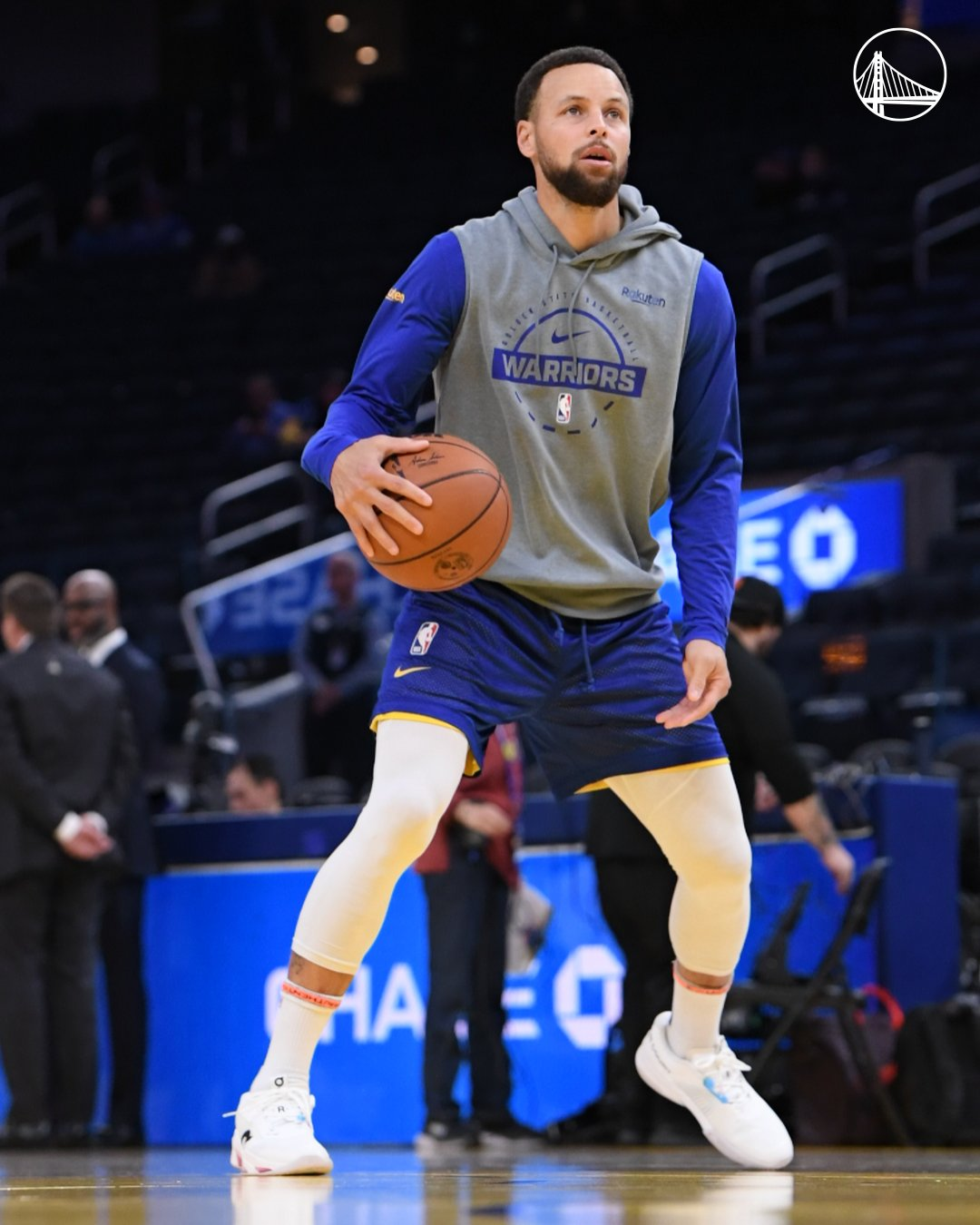 黄金甲体育官网-库里16分勇士不敌猛龙结束4连胜，奎克利40分10助巴恩斯26分11助